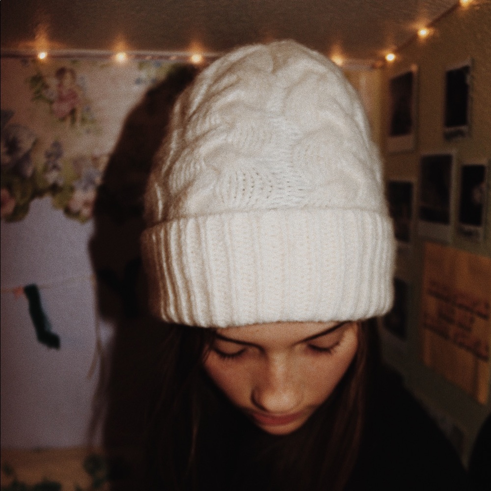 🦋 Old Navy White OS Trendy Beanie